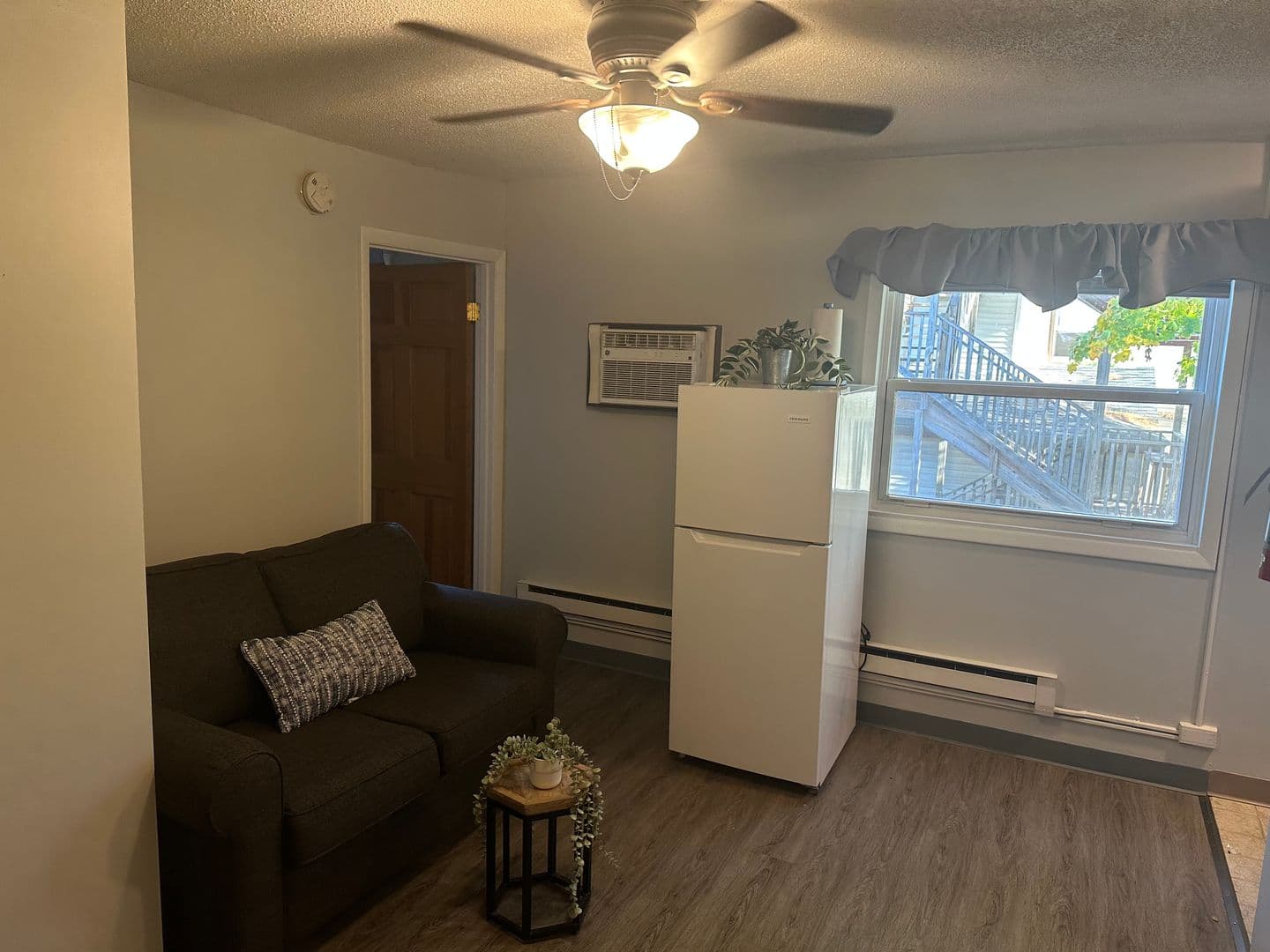 Burlington Apartment: 383 College Street