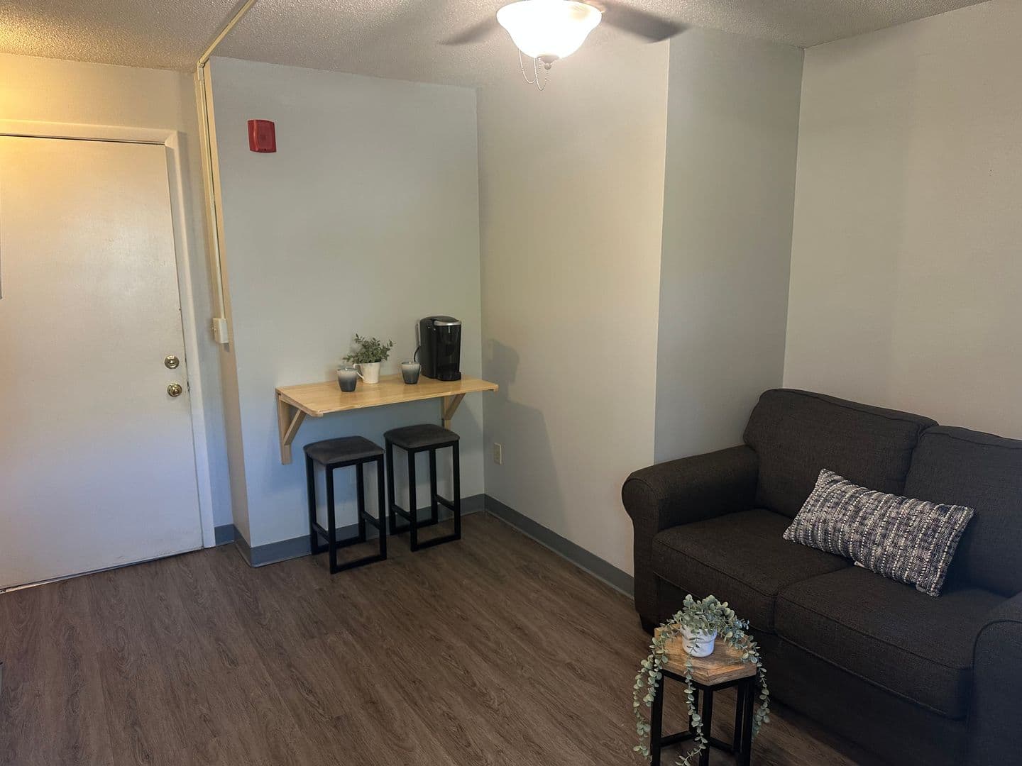 Burlington Apartment: 383 College Street