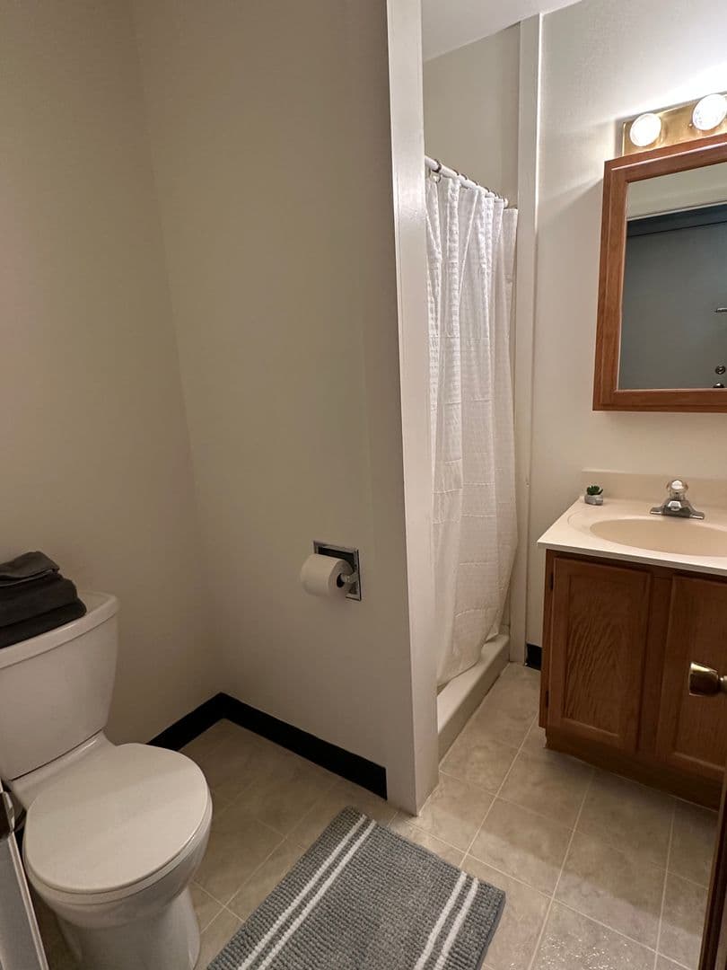 Burlington Apartment: 383 College Street