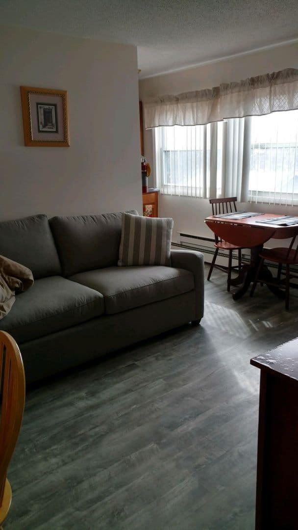 Burlington Apartment: 383 College Street