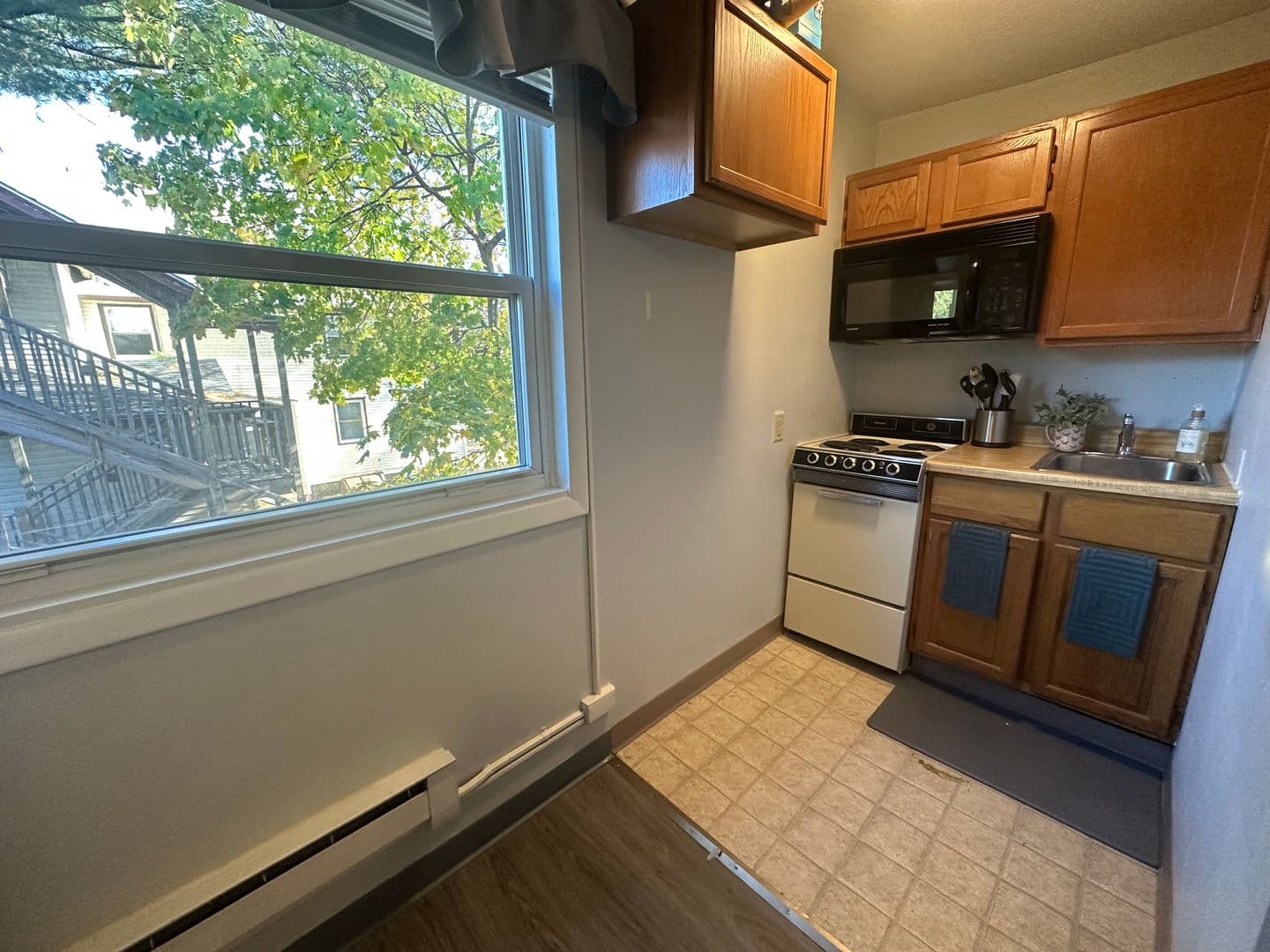 Burlington Apartment: 383 College Street