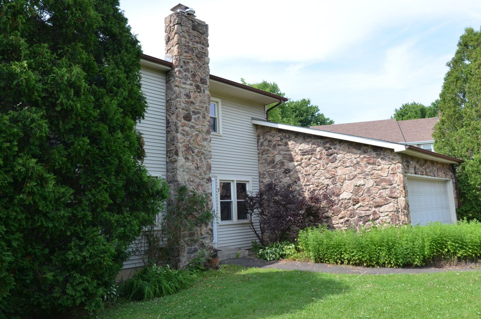 Essex Junction House: 7 Rivendell Drive