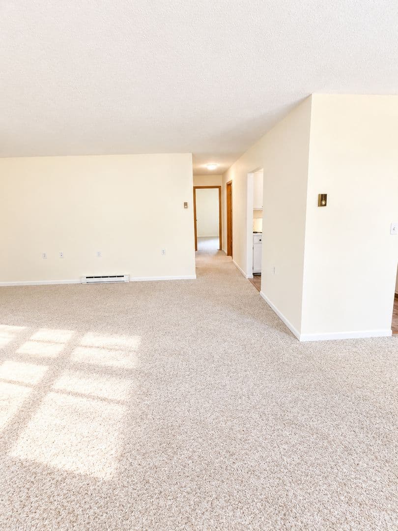 South Burlington House: 50 Hawthorne Circle
