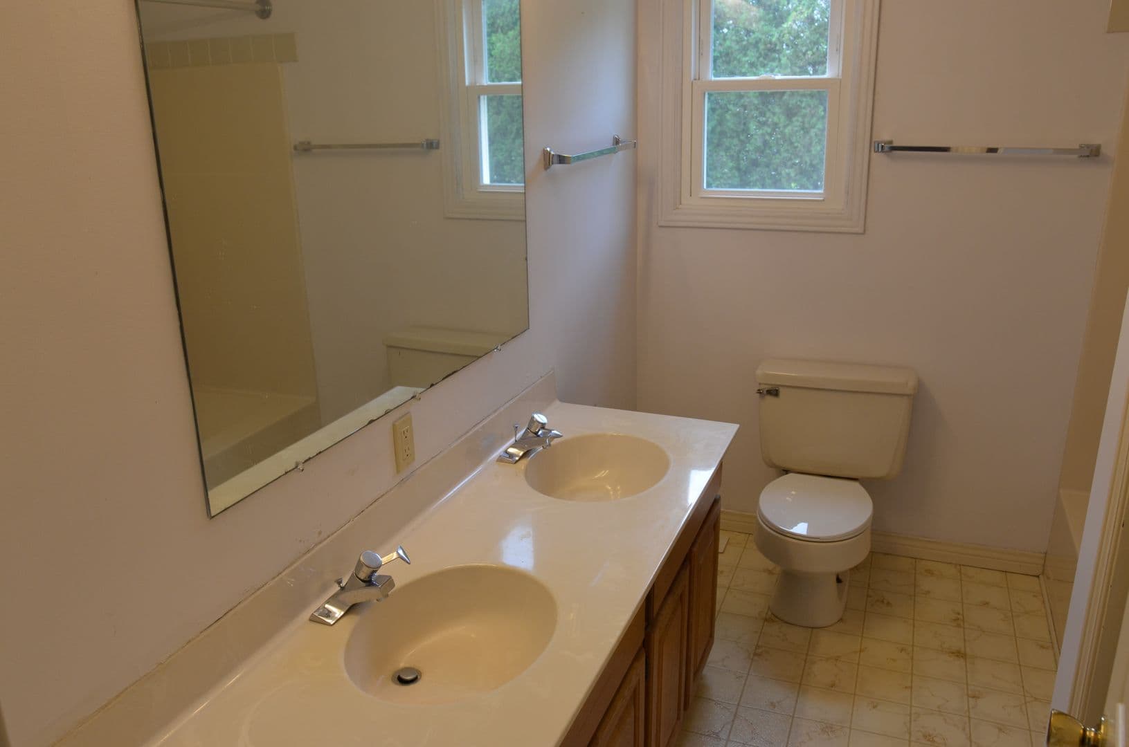 Essex Junction House: 7 Rivendell Drive