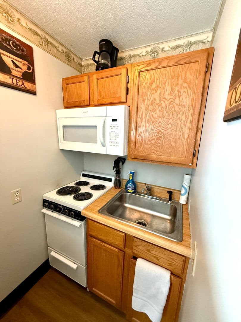 Burlington Apartment: 383 College Street