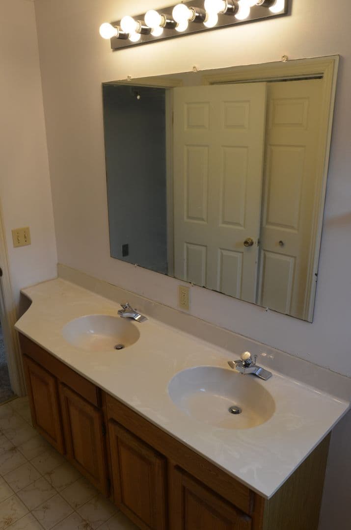 Essex Junction House: 7 Rivendell Drive