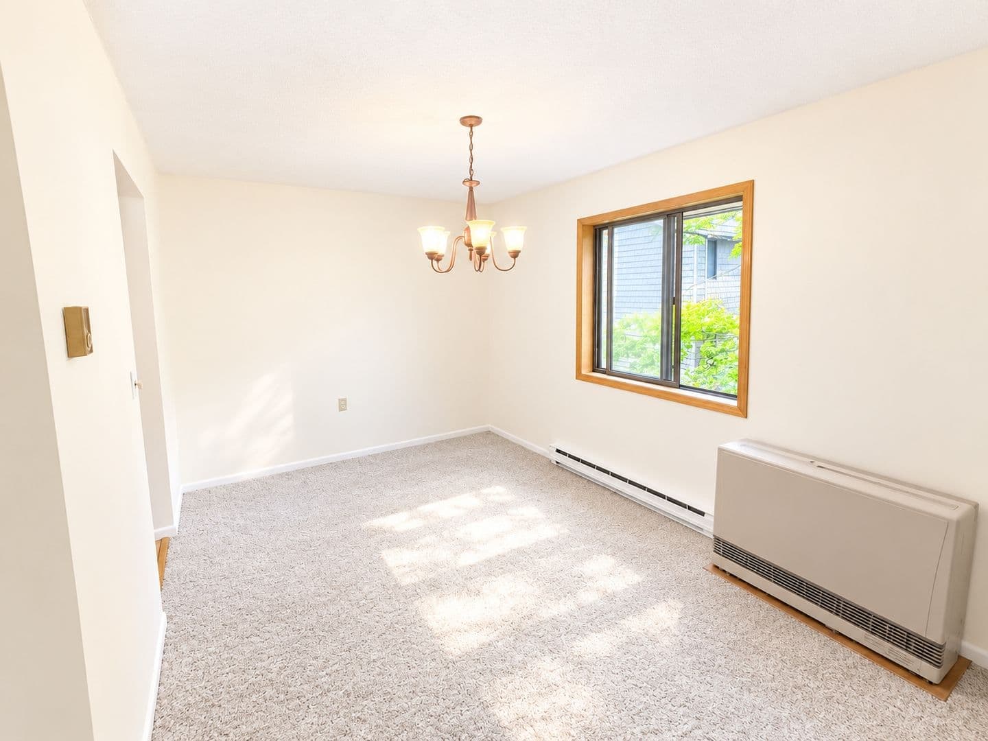 South Burlington House: 50 Hawthorne Circle