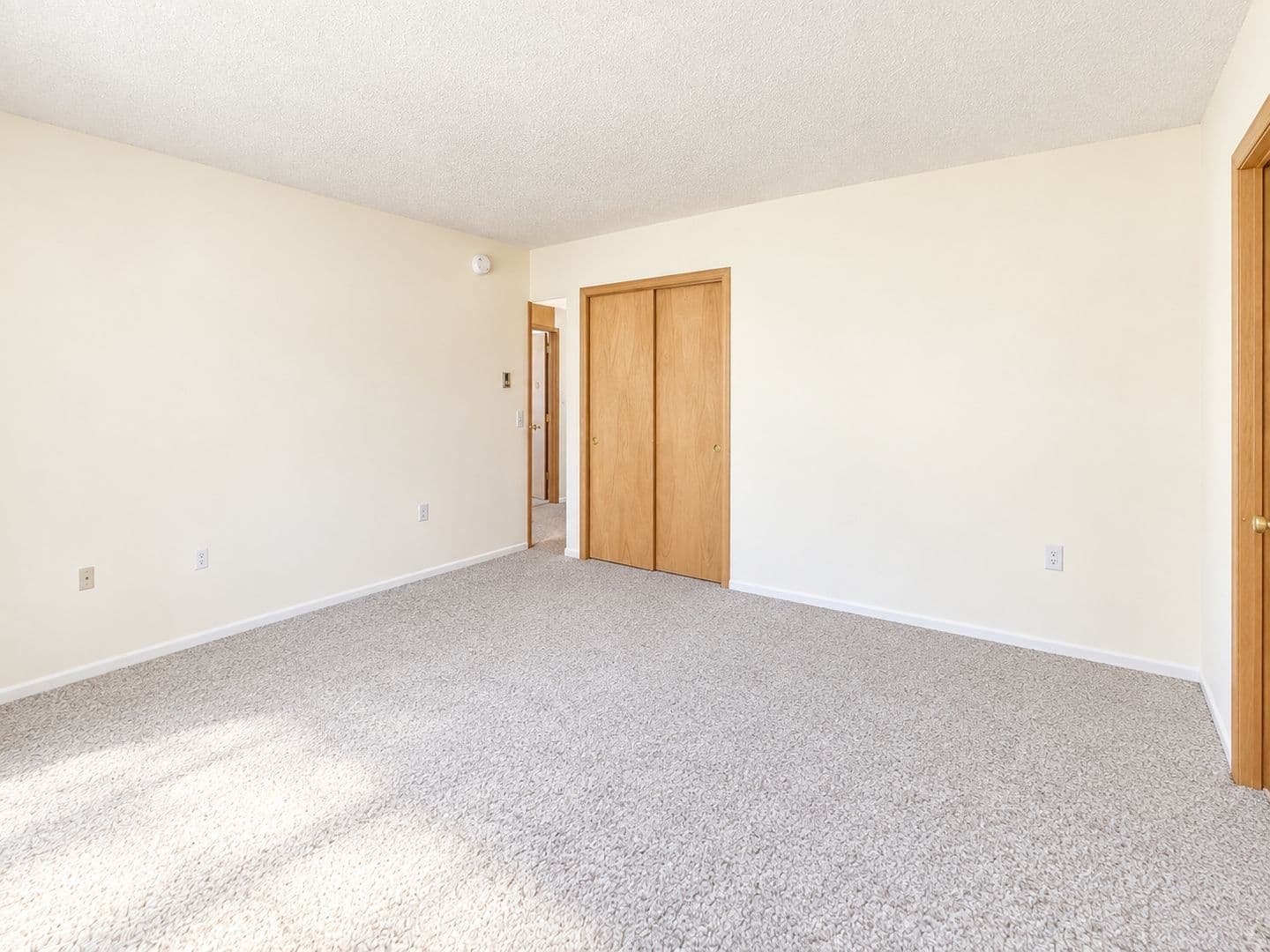 South Burlington House: 50 Hawthorne Circle