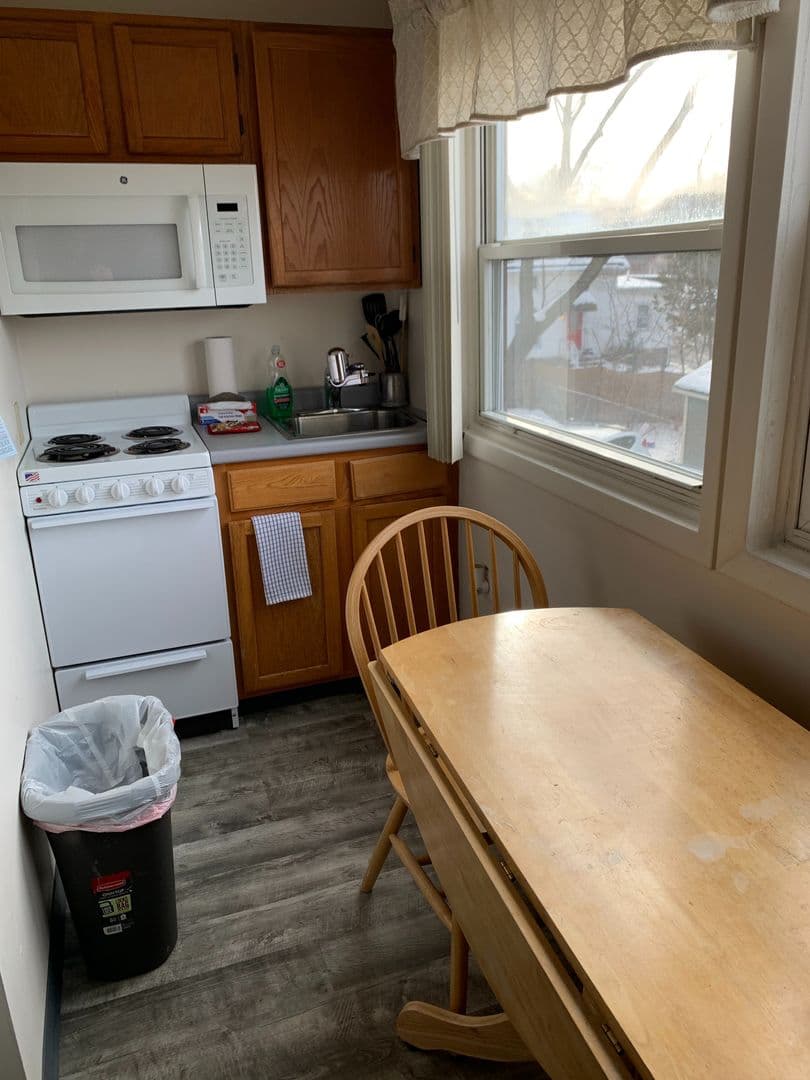 Burlington Apartment: 383 College Street