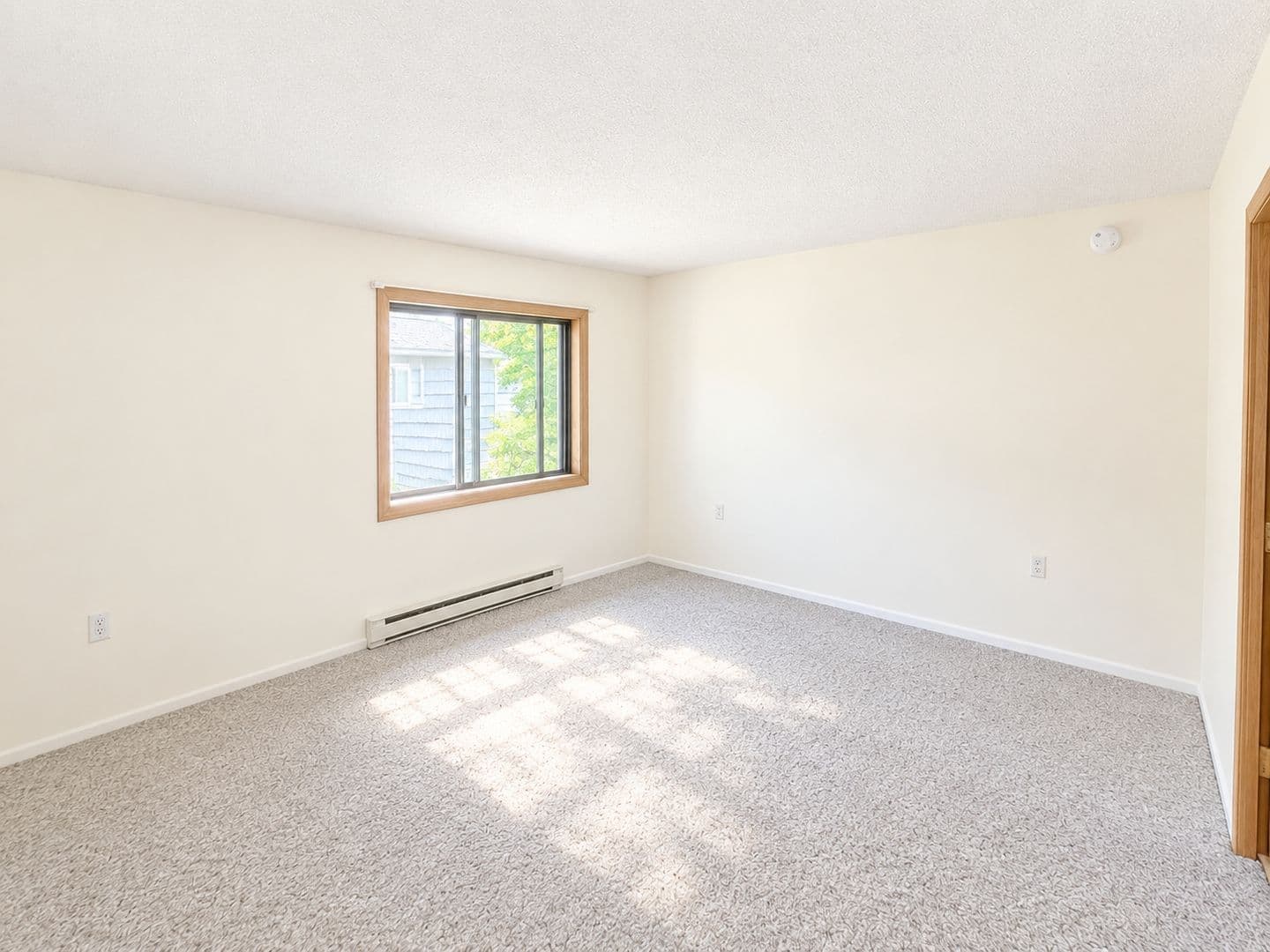 South Burlington House: 50 Hawthorne Circle