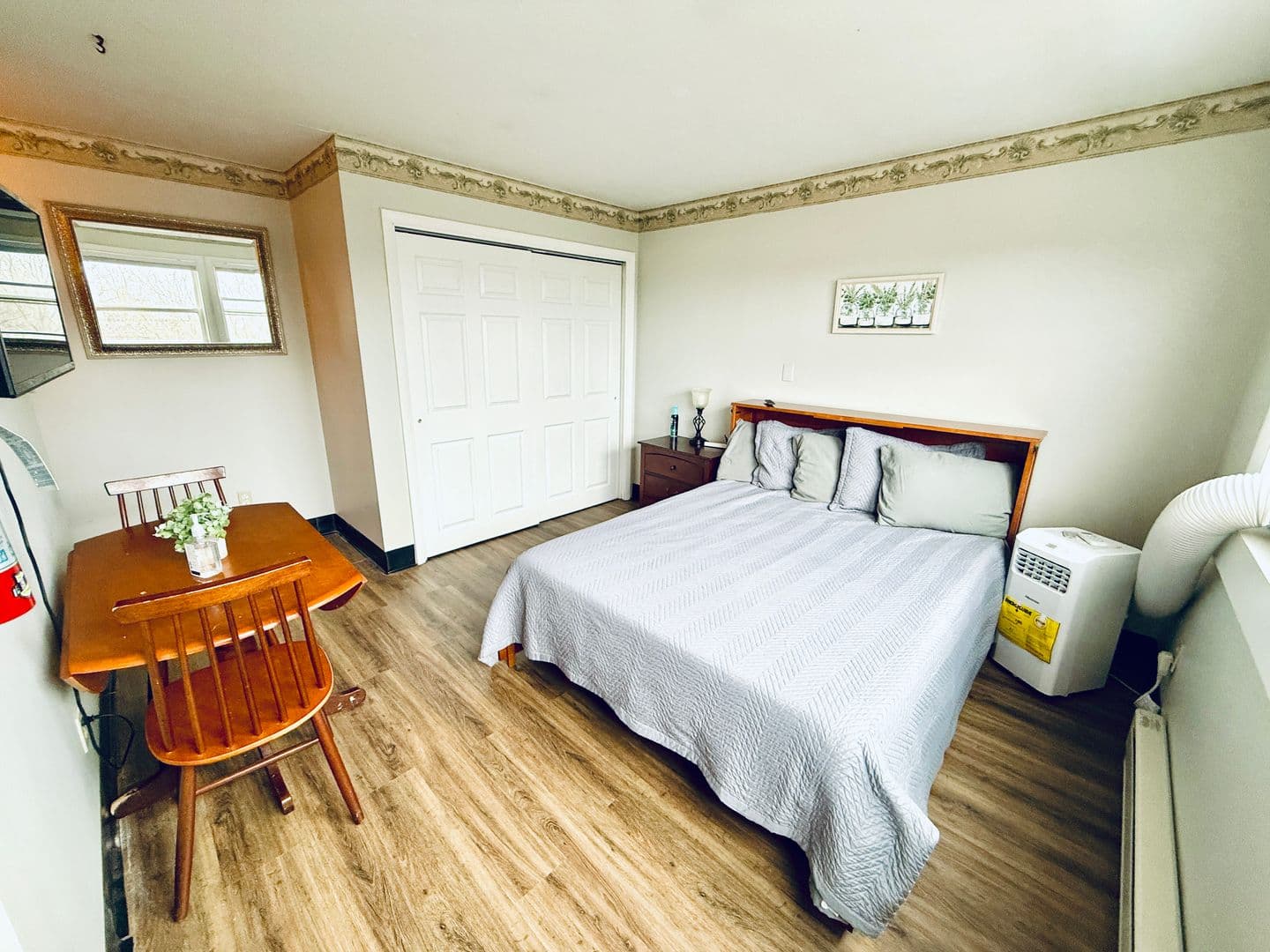 Burlington Apartment: 383 College Street