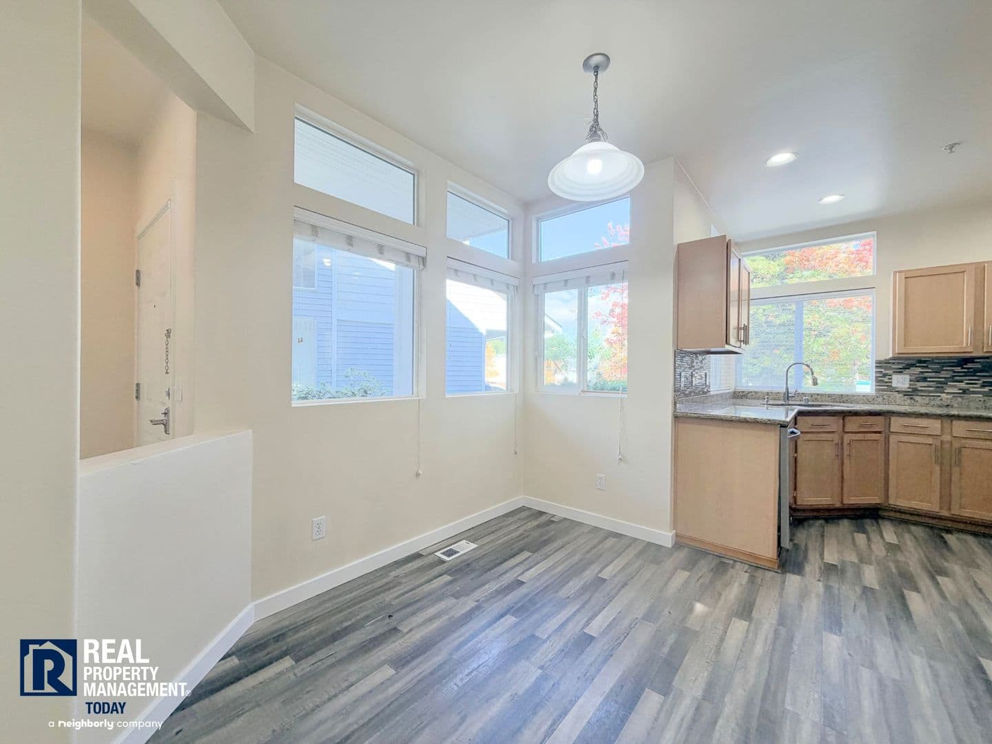 Kent House: 22611 41st Pl S