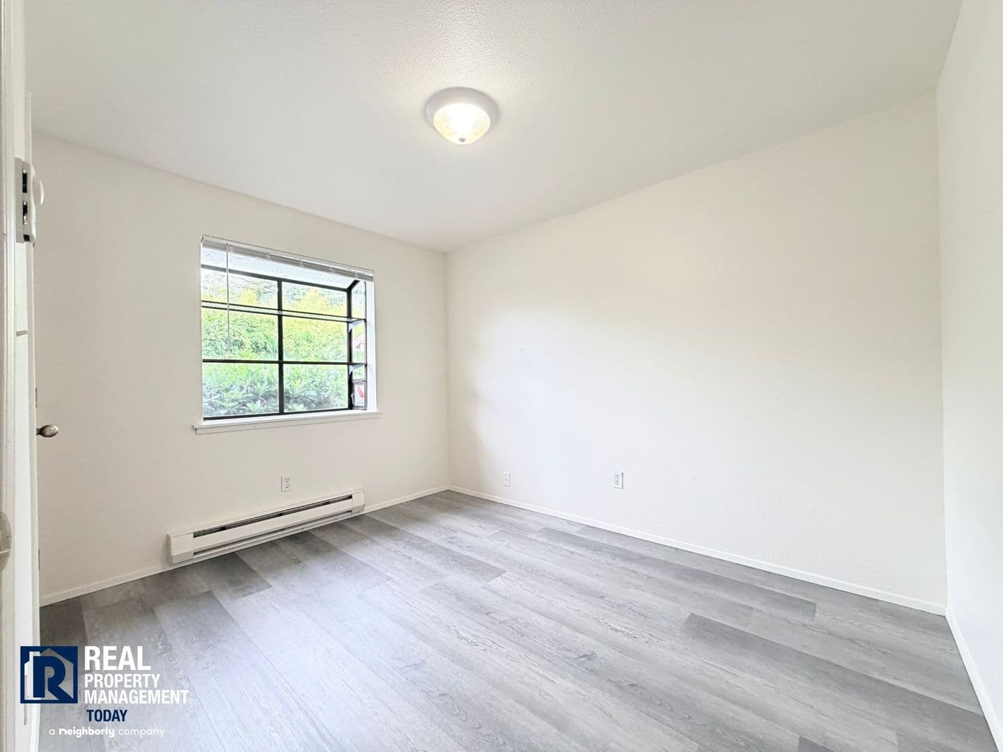 University Place Apartment: 8410 - 8414 27TH ST W