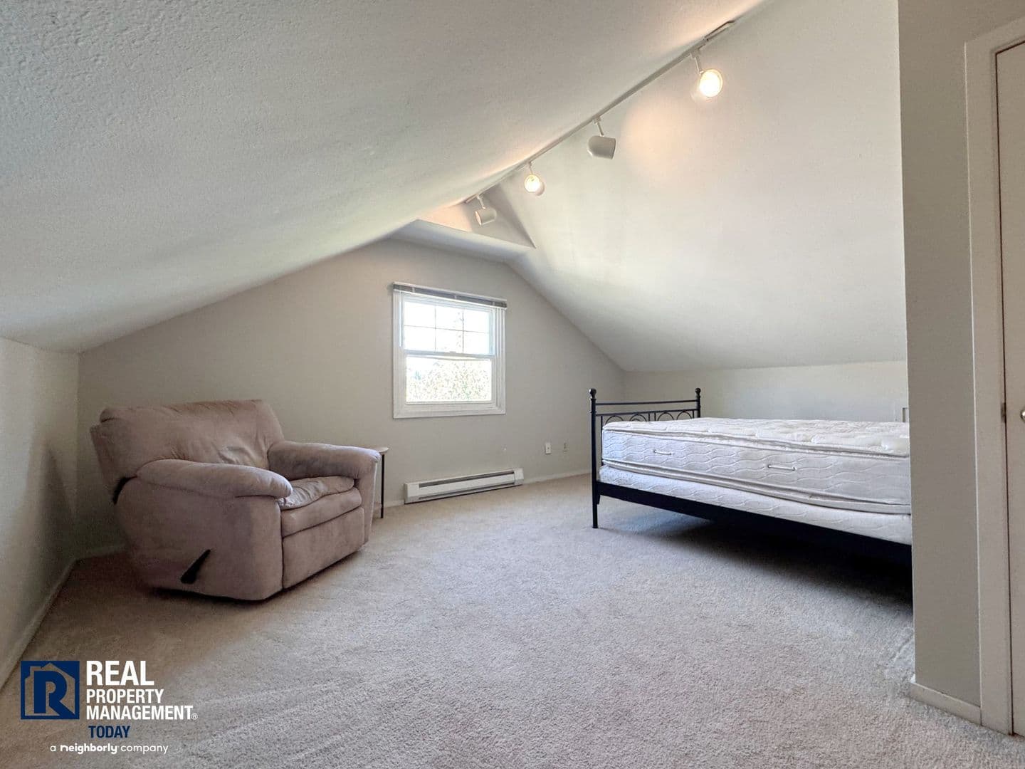 Tacoma Apartment: 921 North Alder St