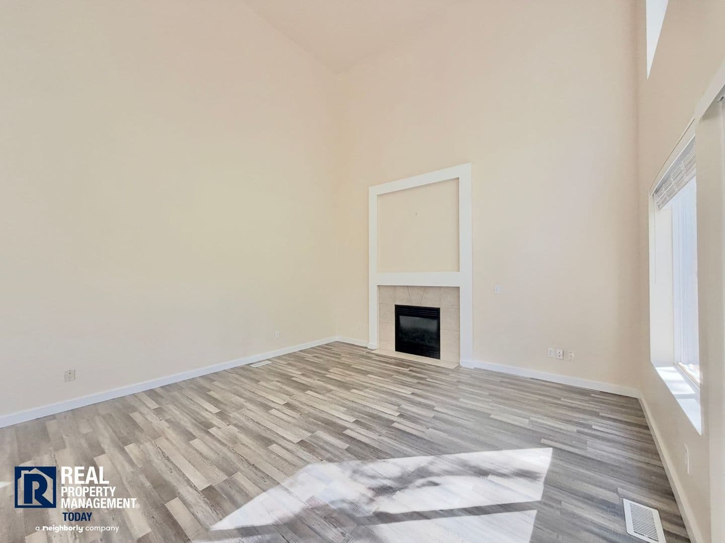 Kent House: 22611 41st Pl S