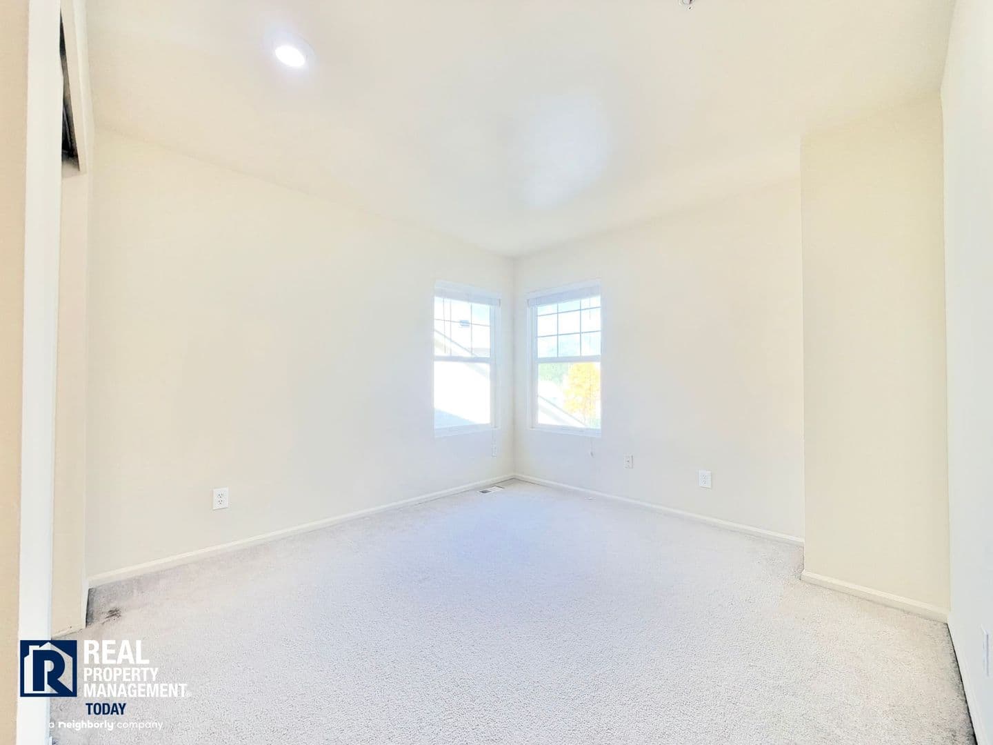 Kent House: 22611 41st Pl S