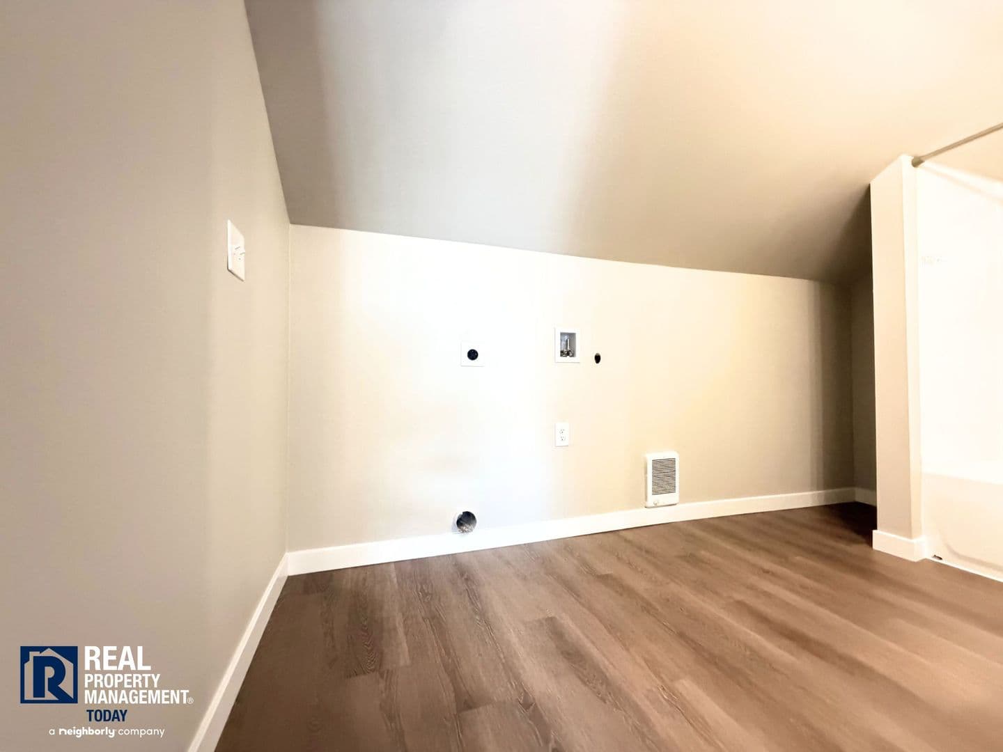 Tacoma House: 212 128th St S