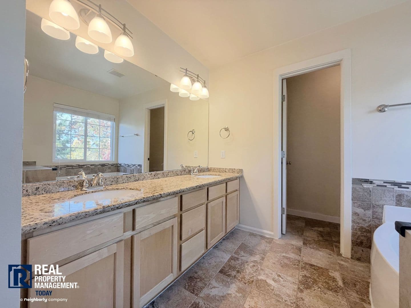 Kent House: 22611 41st Pl S