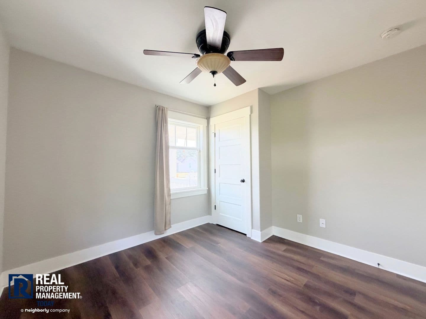 Tacoma Apartment: 7006 South Alder St