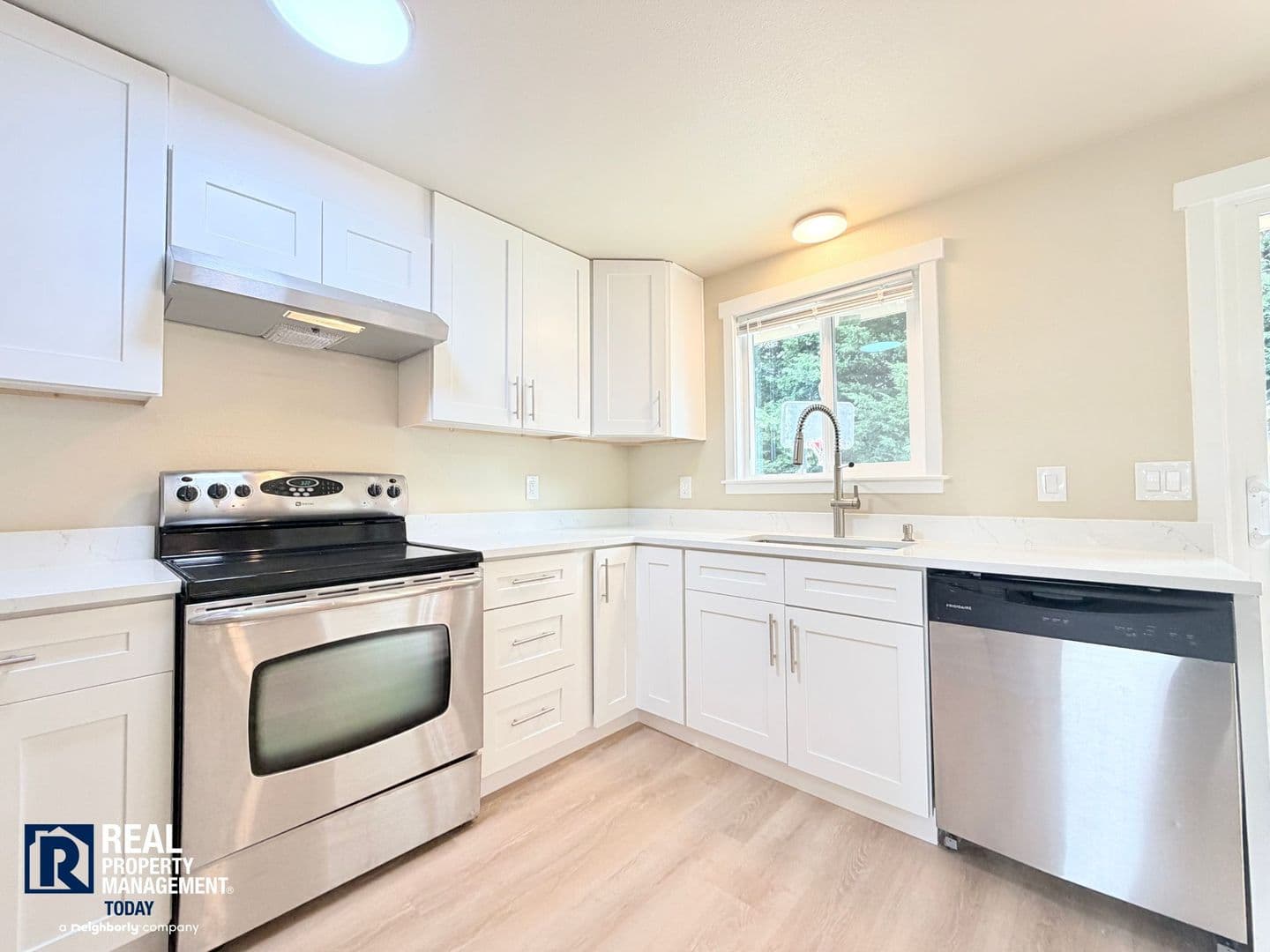 Tacoma Apartment: 11104 Ainsworth Ave S