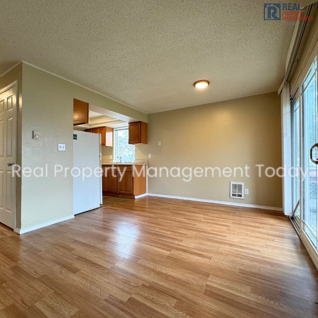 Tacoma Apartment: 4024 S Lawrence St