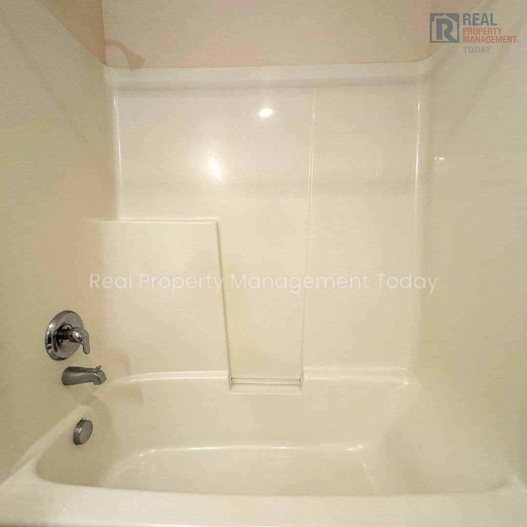 Lacey Townhome: 7316 Hayworth Ave NE