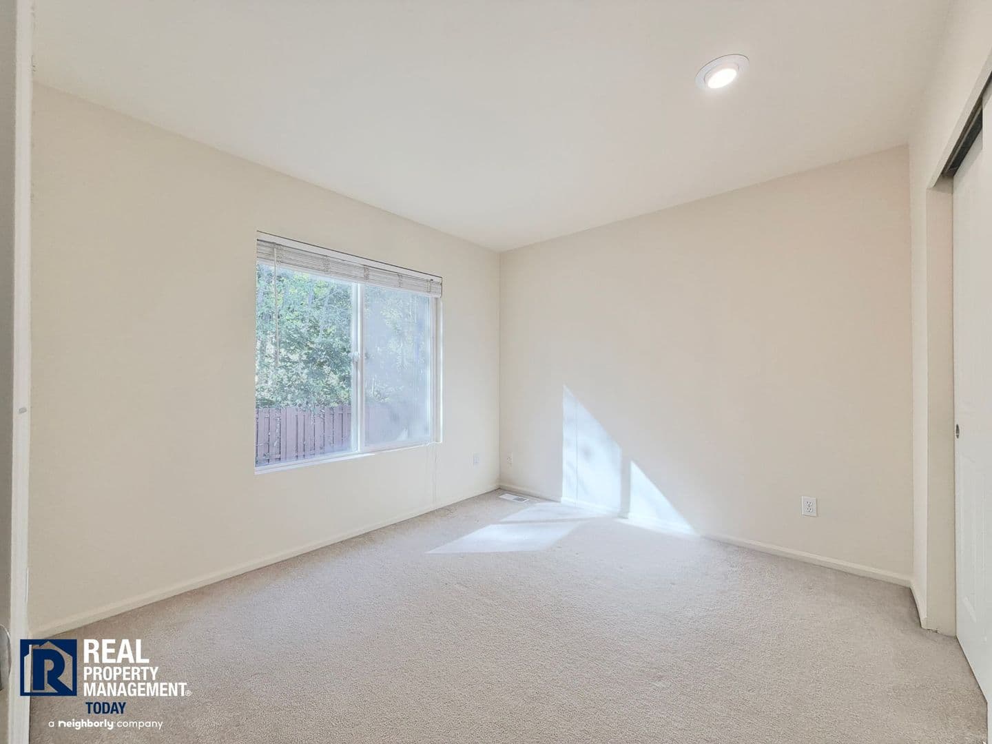Kent House: 22611 41st Pl S