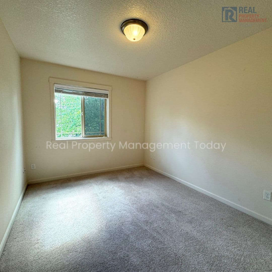 Lacey Townhome: 7316 Hayworth Ave NE