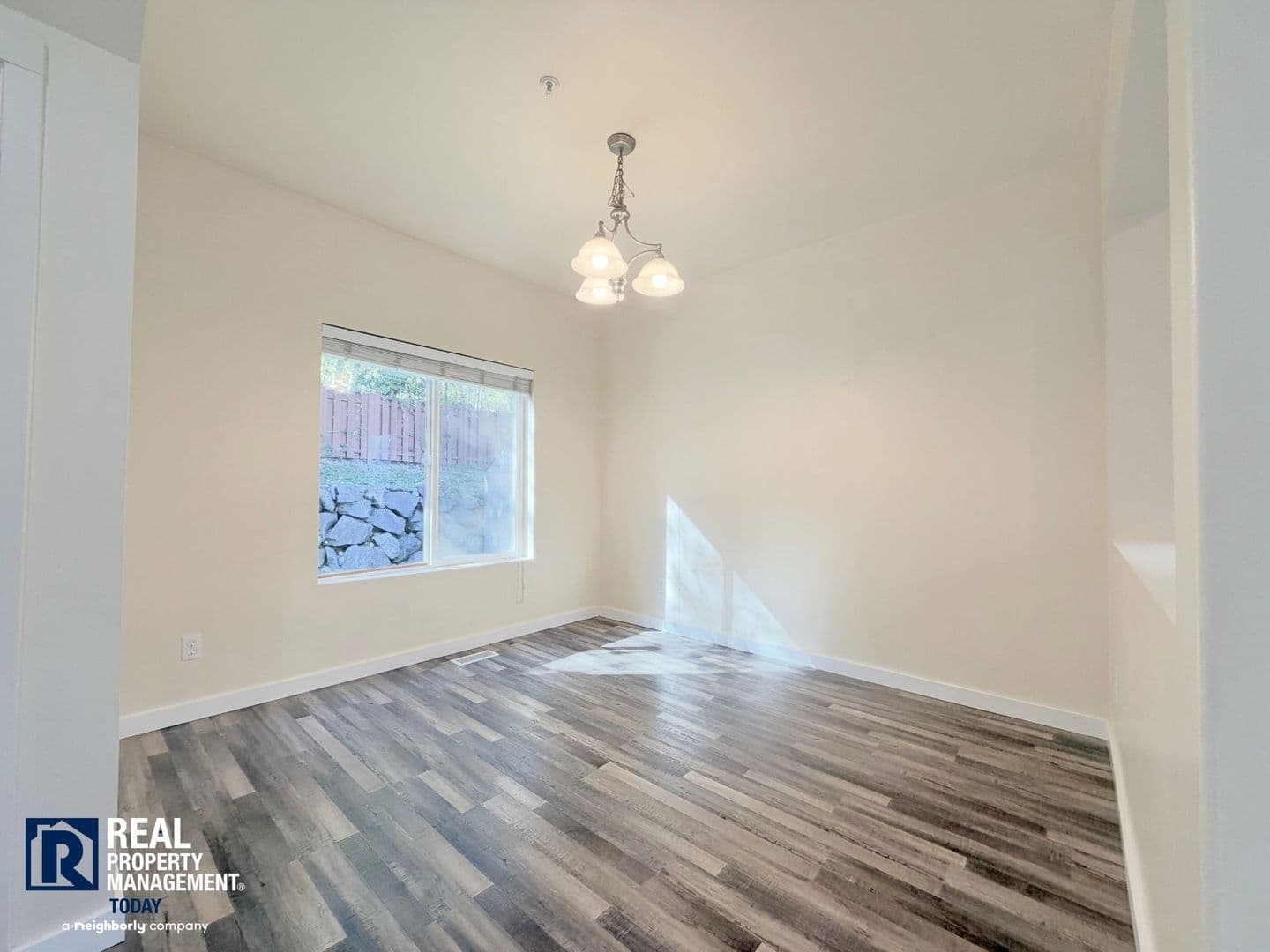 Kent House: 22611 41st Pl S