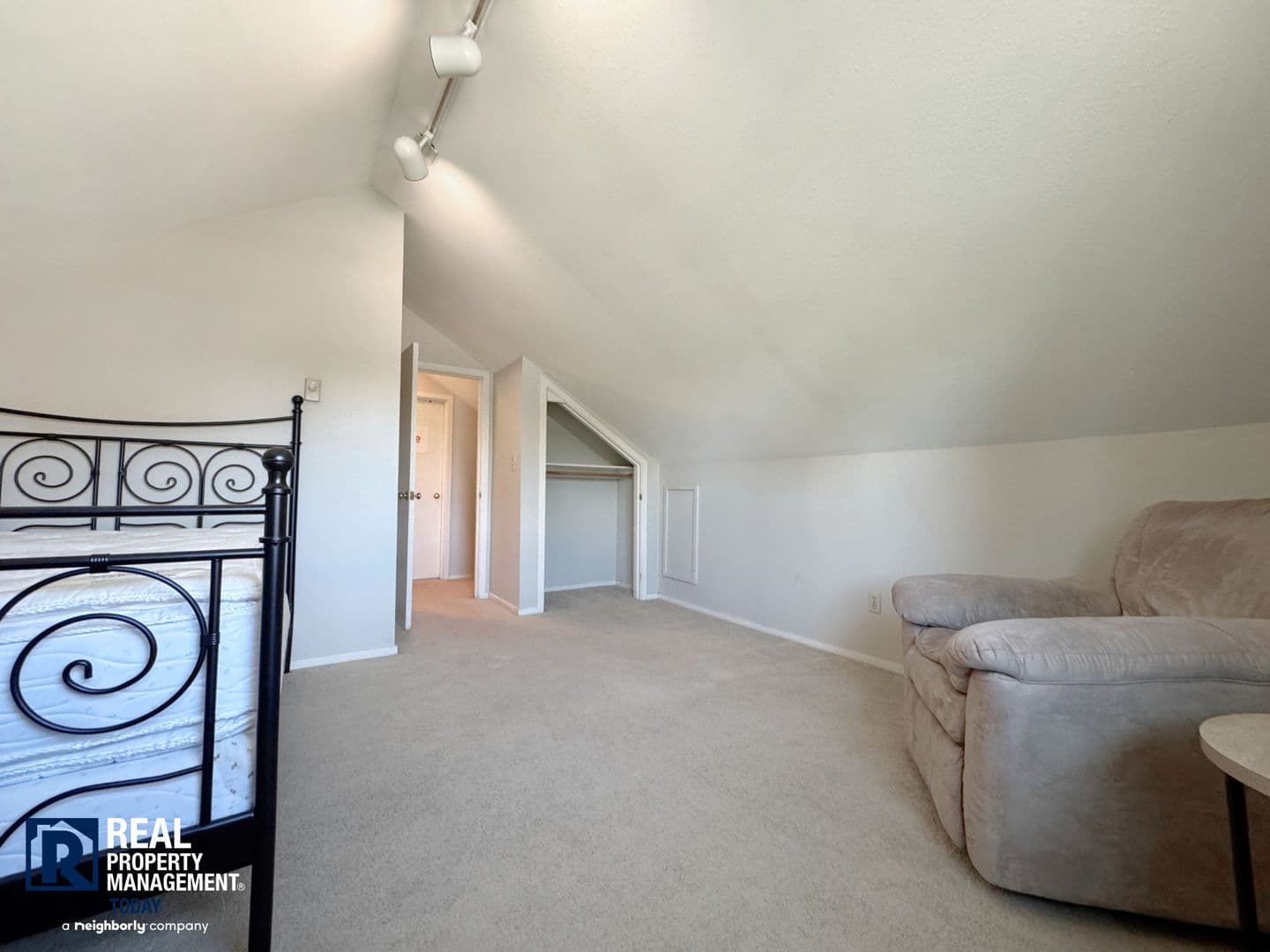 Tacoma Apartment: 921 North Alder St