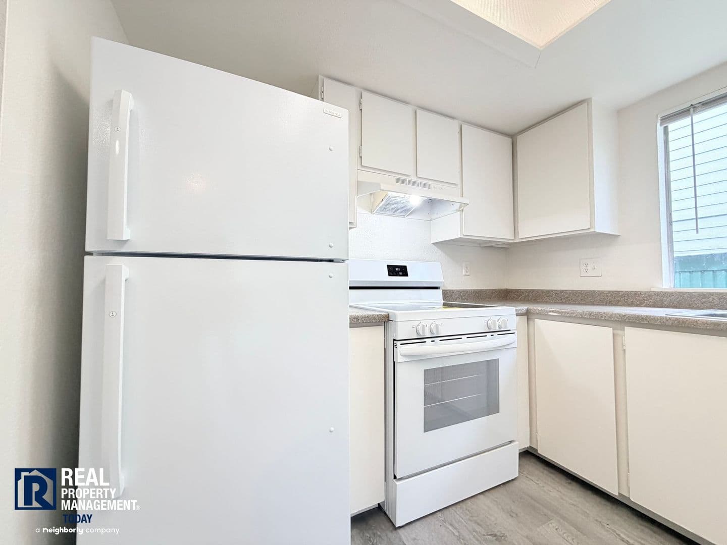 University Place Apartment: 8410 - 8414 27TH ST W