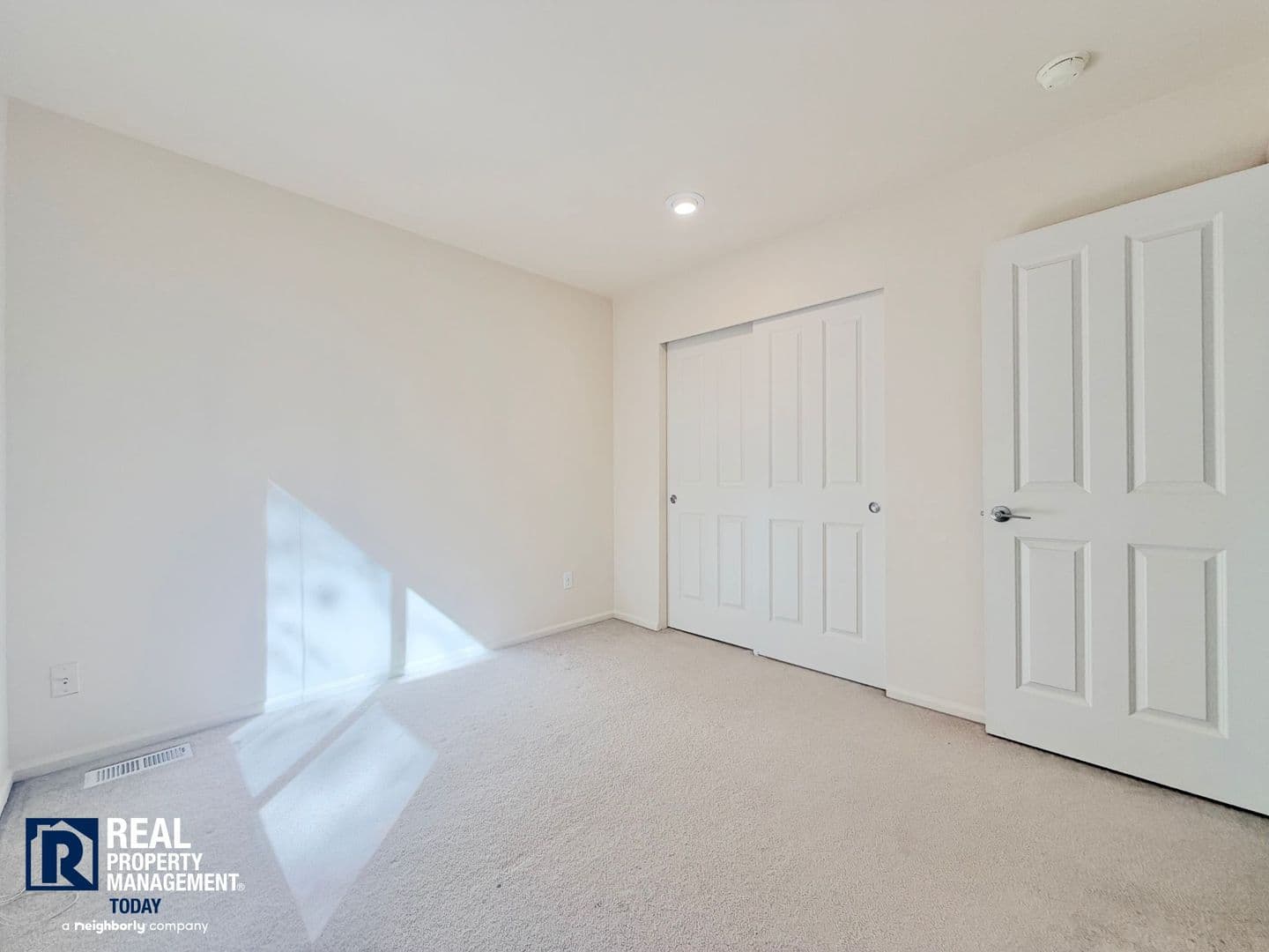 Kent House: 22611 41st Pl S
