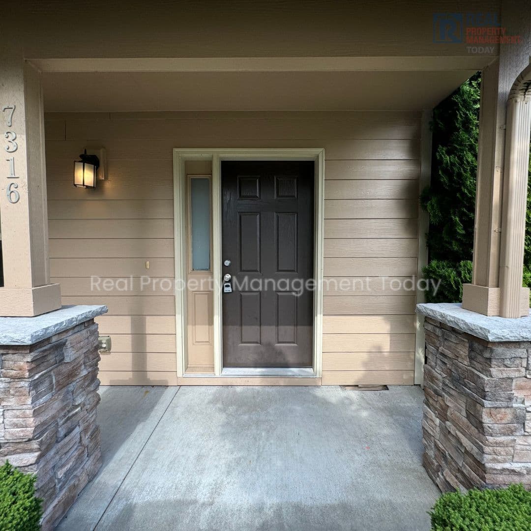 Lacey Townhome: 7316 Hayworth Ave NE