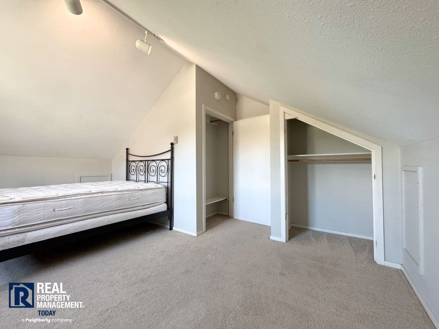 Tacoma Apartment: 921 North Alder St