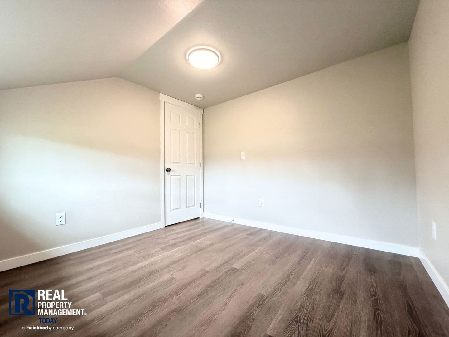 Tacoma House: 212 128th St S