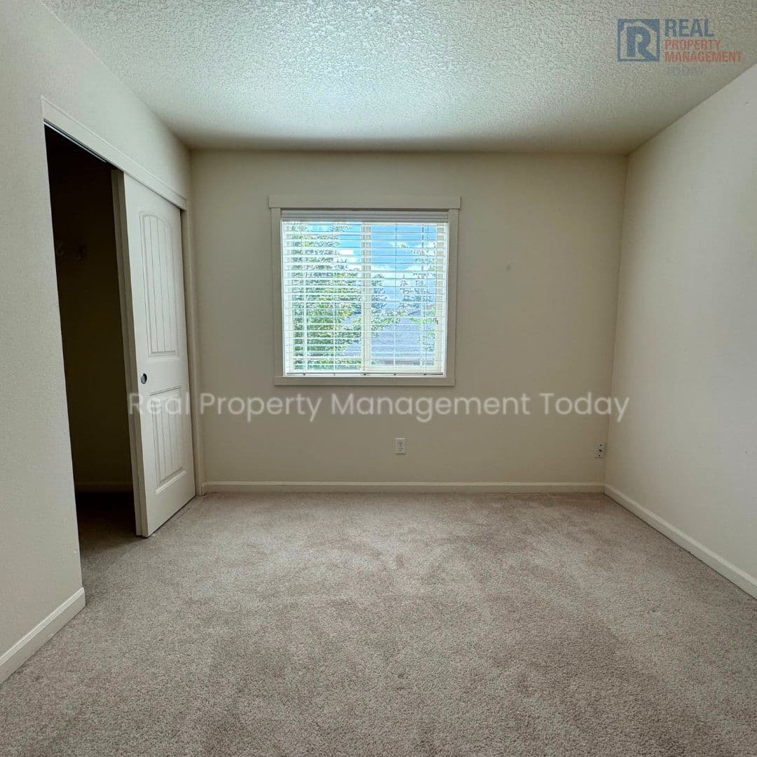 Lacey Townhome: 7316 Hayworth Ave NE