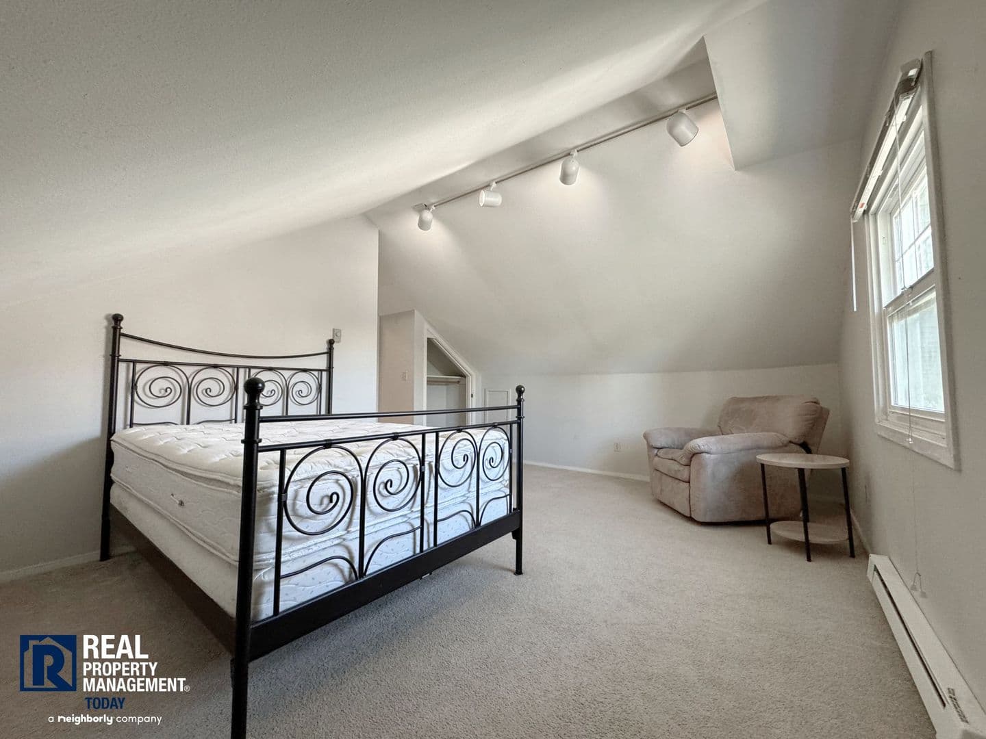 Tacoma Apartment: 921 North Alder St