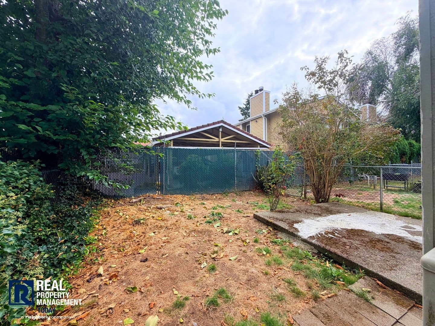 University Place Apartment: 8410 - 8414 27TH ST W