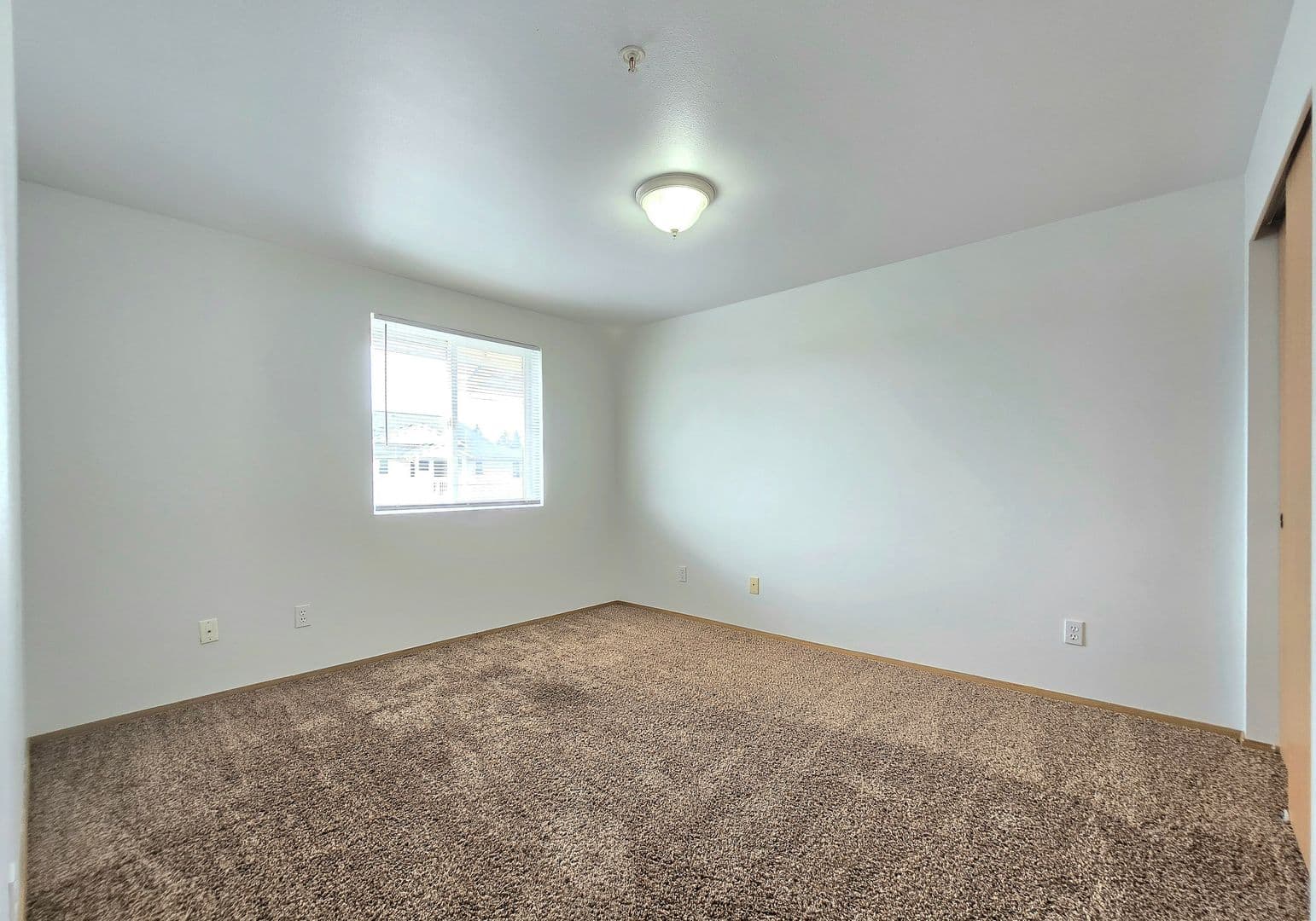 Marysville Apartment: 11811 State Ave
