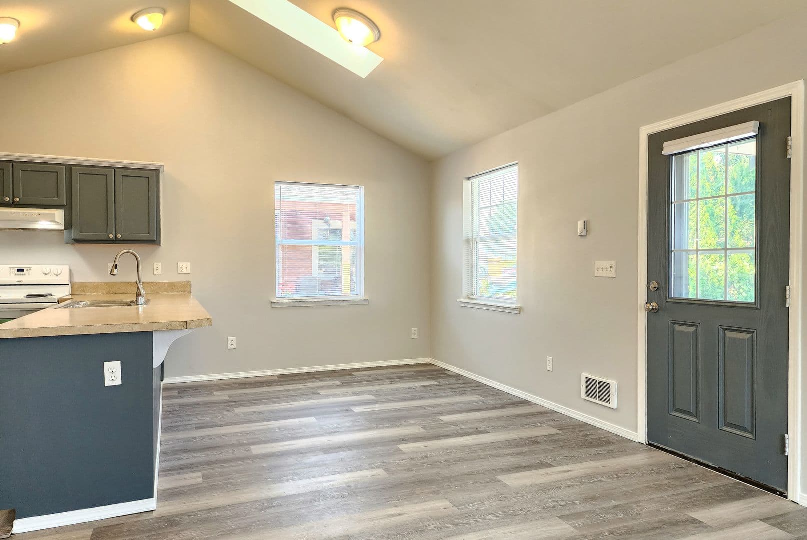 Arlington House: 112 N Gifford Ave