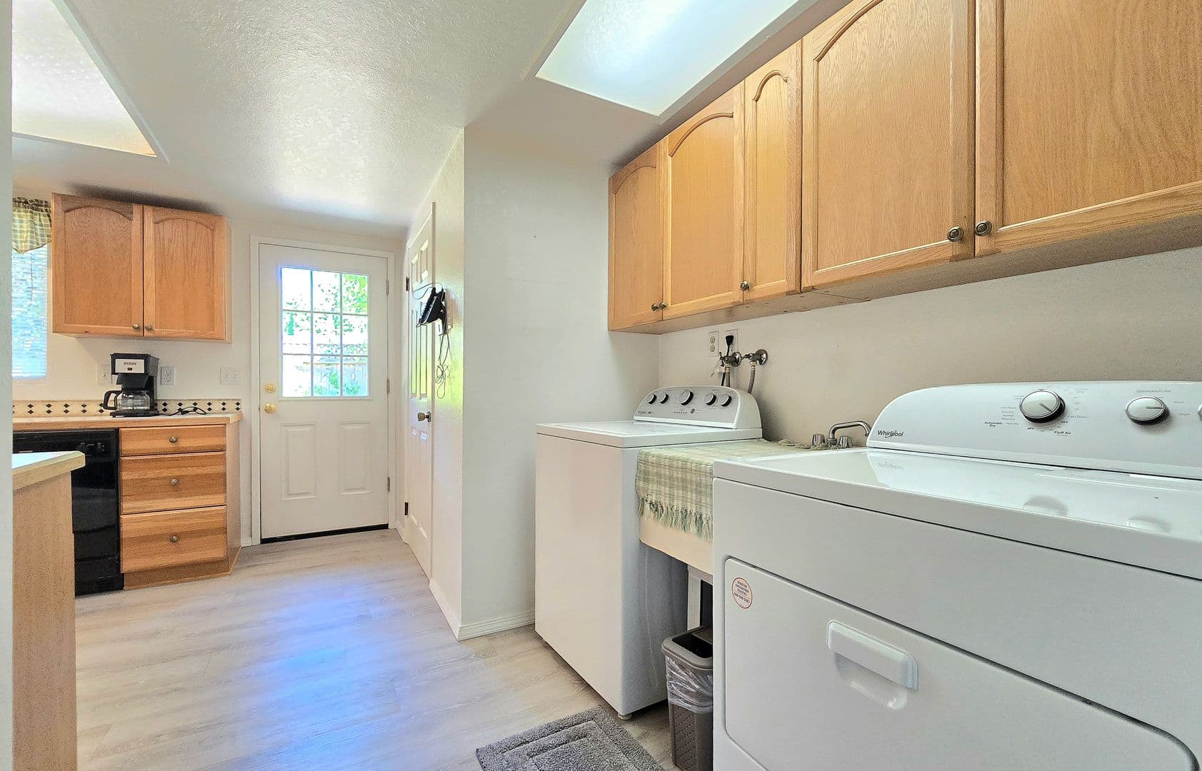 Edmonds Apartment: 9033 244th St SW