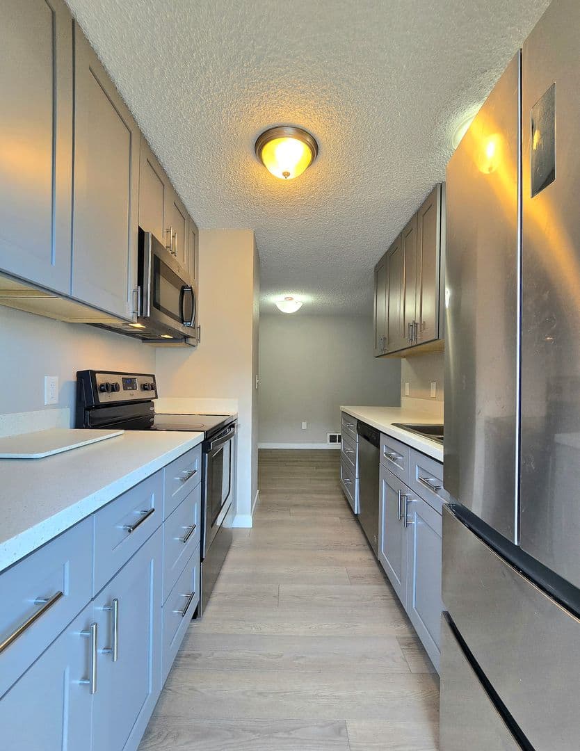Gold Bar House: 236 7th St