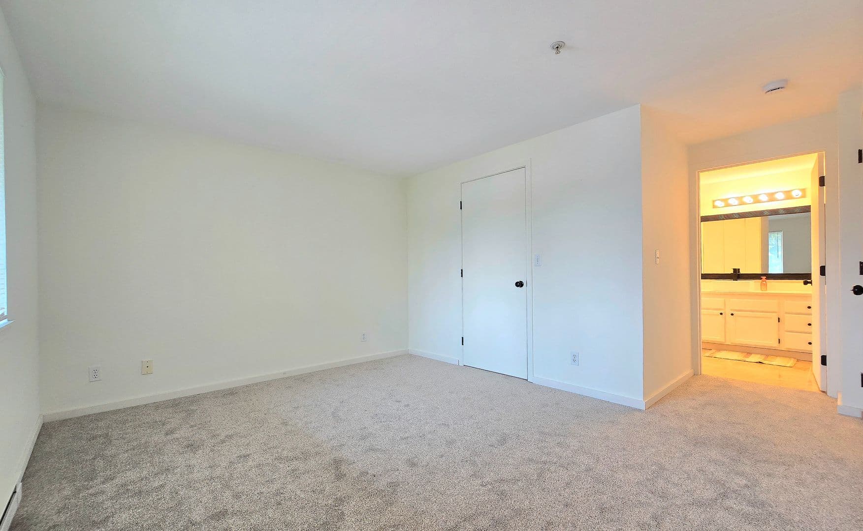 Everett Condo: 1001 W Casino Rd
