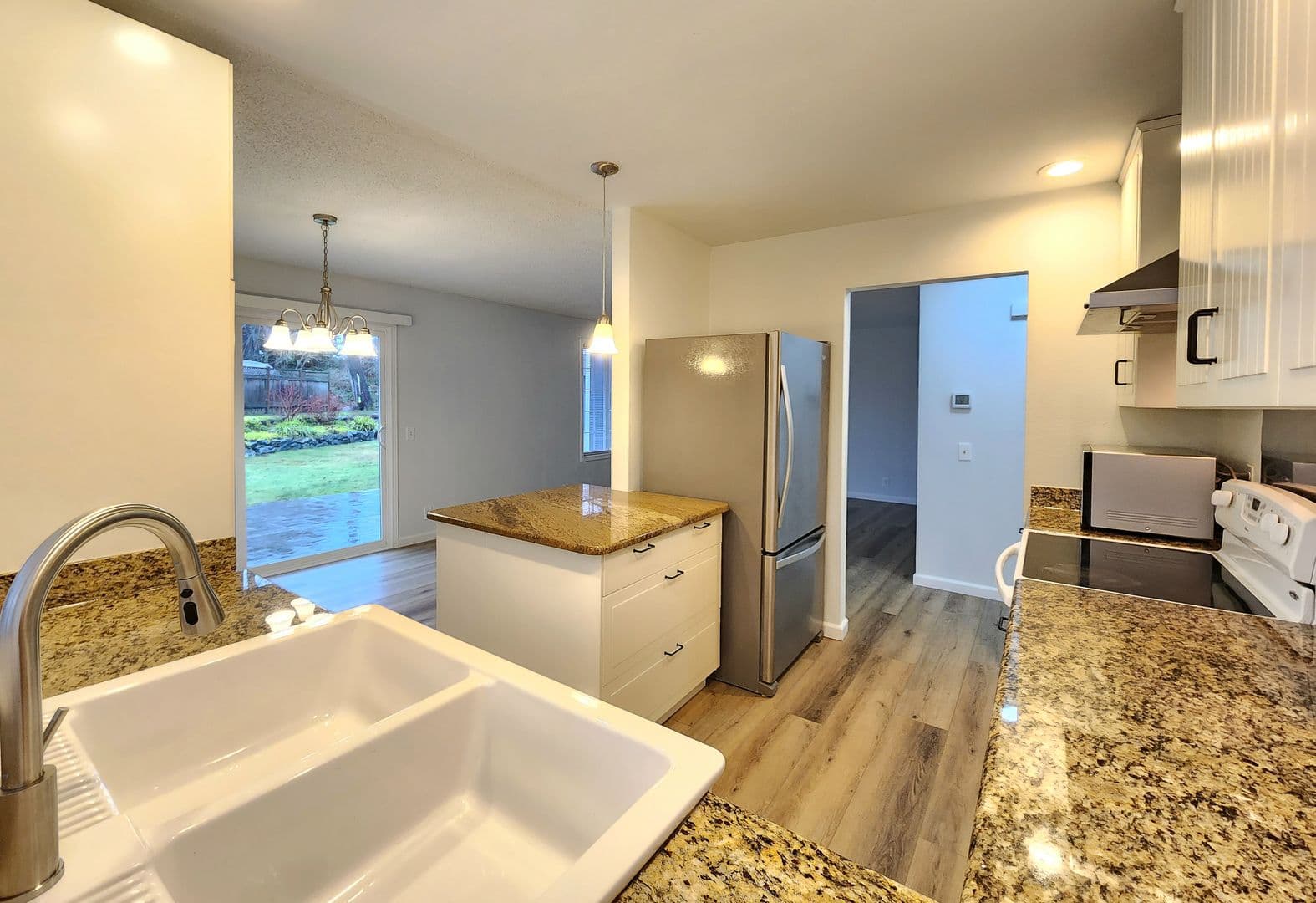 Lynnwood Apartment: 13612 36th PL W