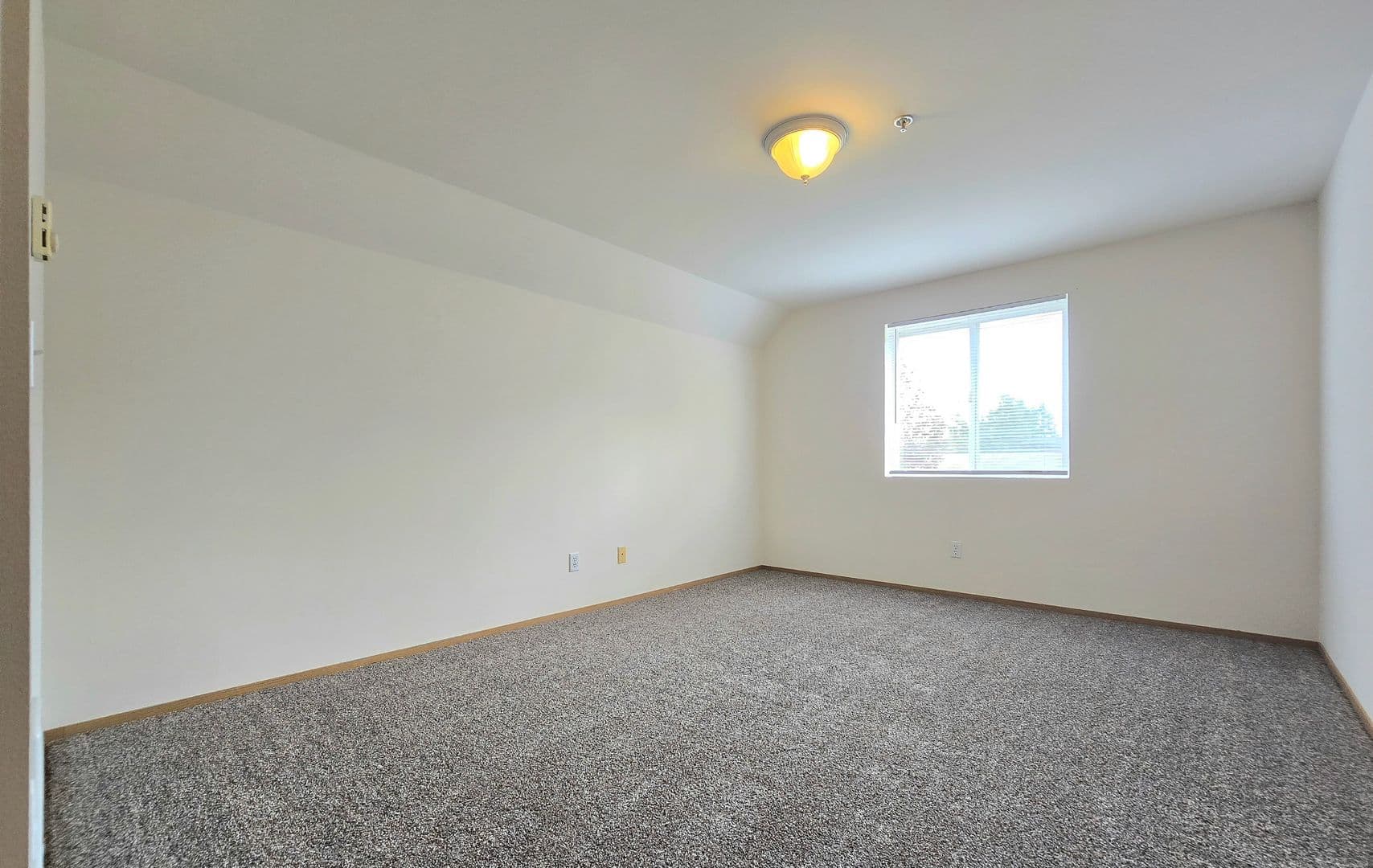Marysville Apartment: 11811 State Ave