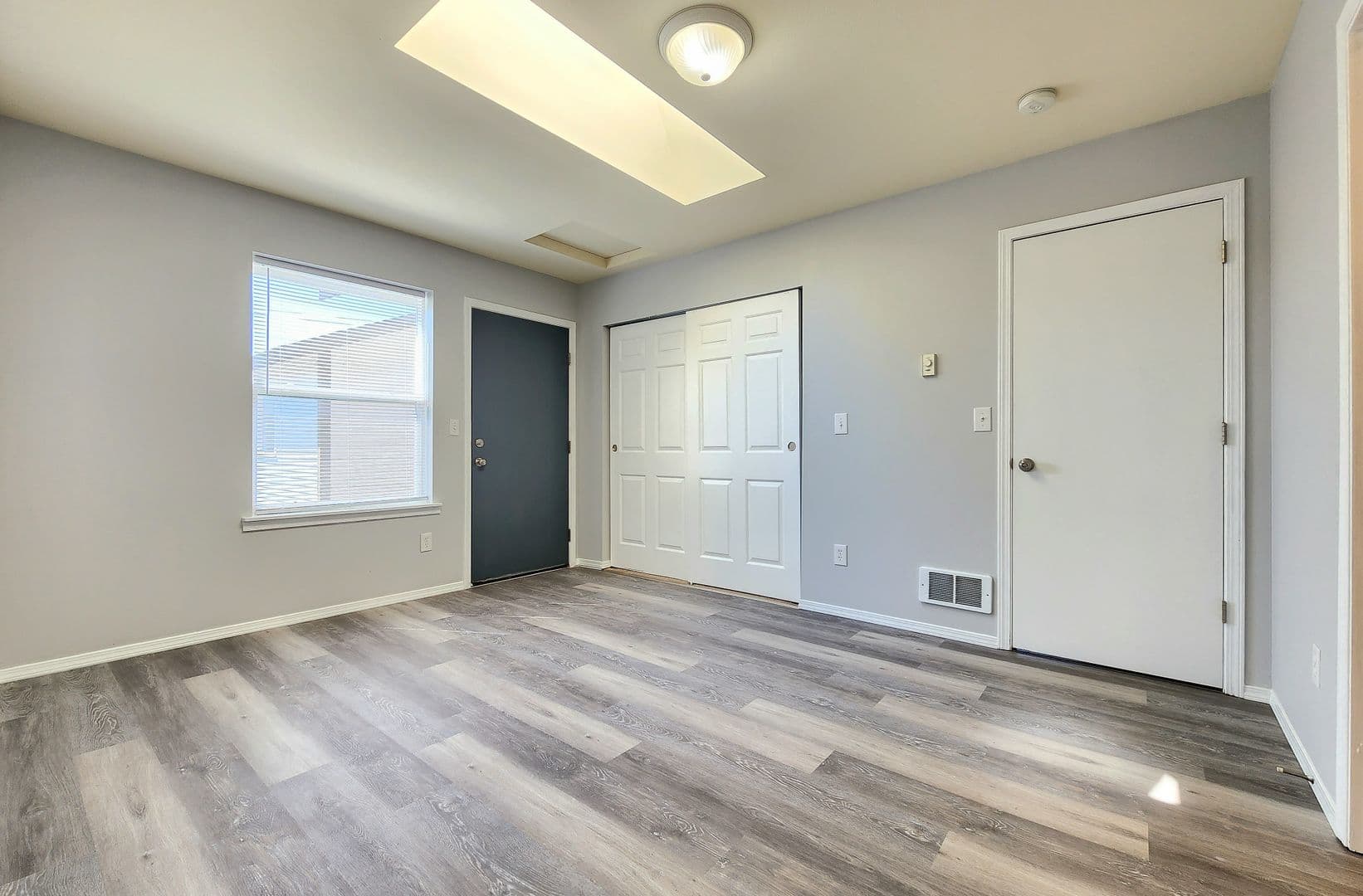 Arlington House: 112 N Gifford Ave