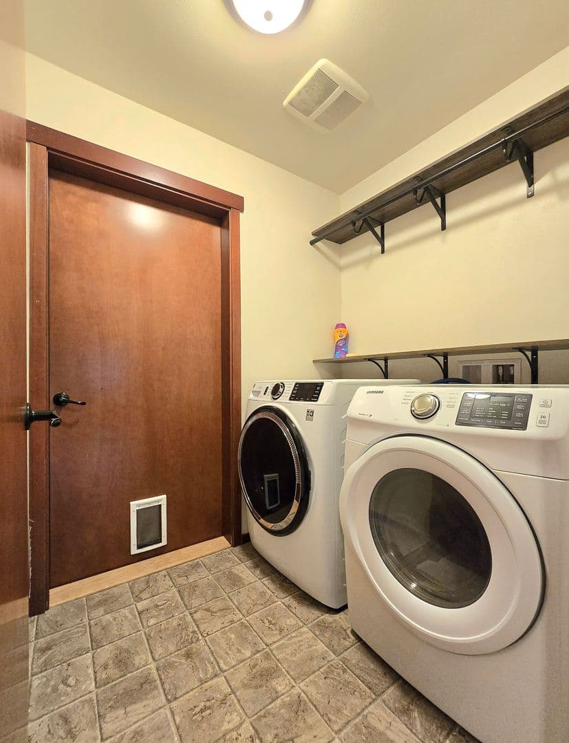 Stanwood House: 28602 74th Dr NW
