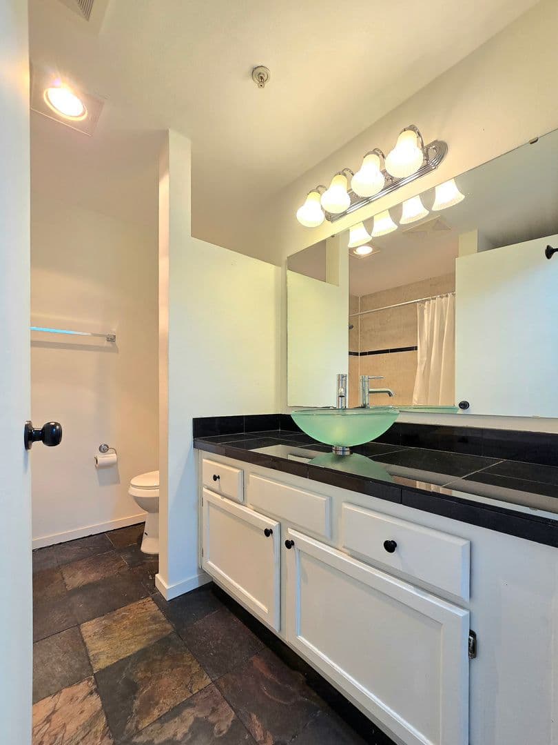 Everett Condo: 1001 W Casino Rd