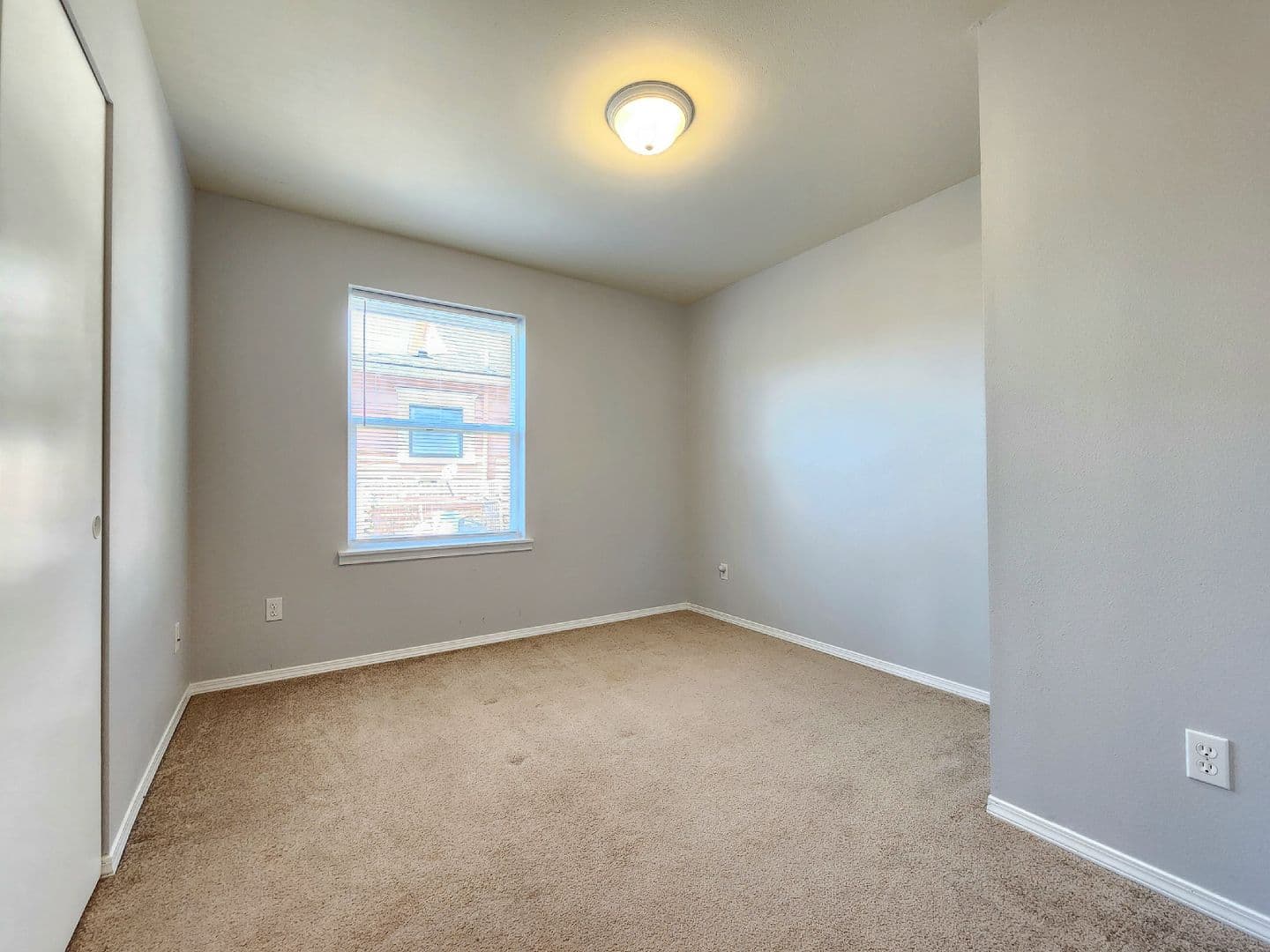 Arlington House: 112 N Gifford Ave