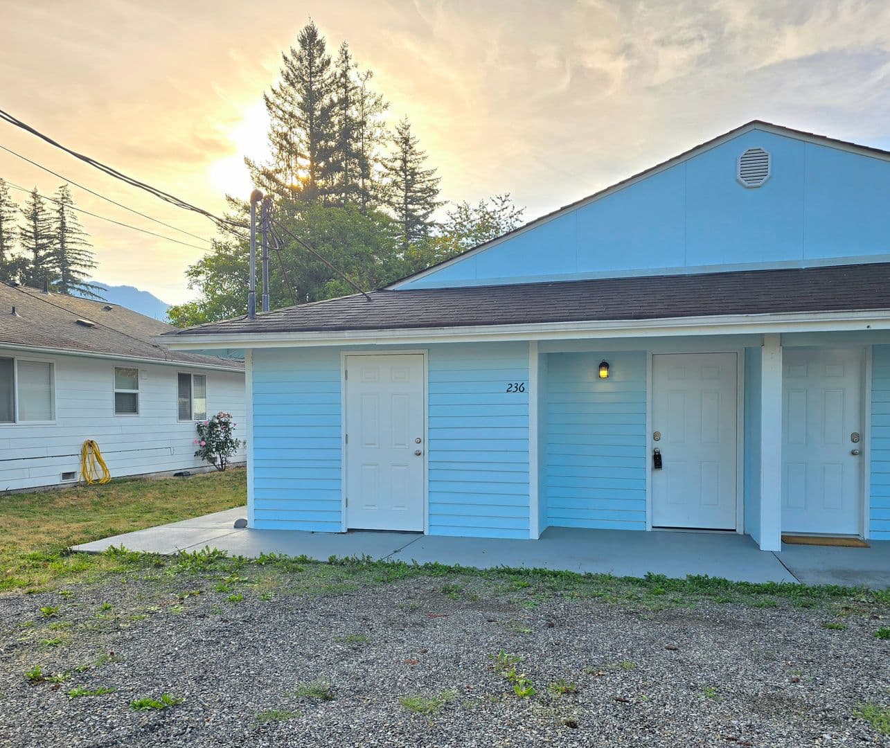Gold Bar House: 236 7th St